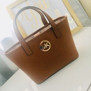 Structured Micheal Kors handbag